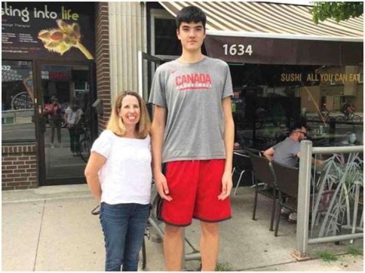 Zach Edey Height, Age, Parents, Net Worth & Girlfriend