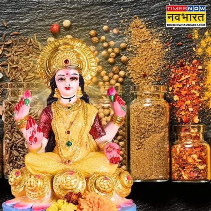 सैरसपाटे के लिए खौलते ज्वालामुखी के पास जा रहे लोग, जाने कितना खतरनाक